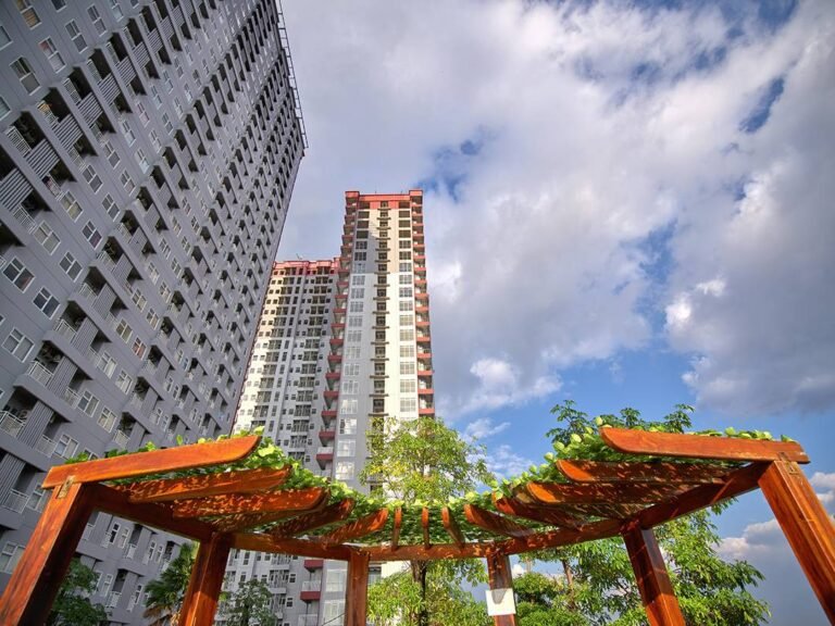 VidaView Apartement, hunian di lokasi strategis di Makassar. Nikmati kemudahan akses ke pusat bisnis, hiburan, dan gaya hidup modern