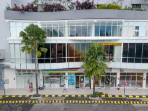 Deretan Shop Houses di Bawah VidaView Apartemen Makassar