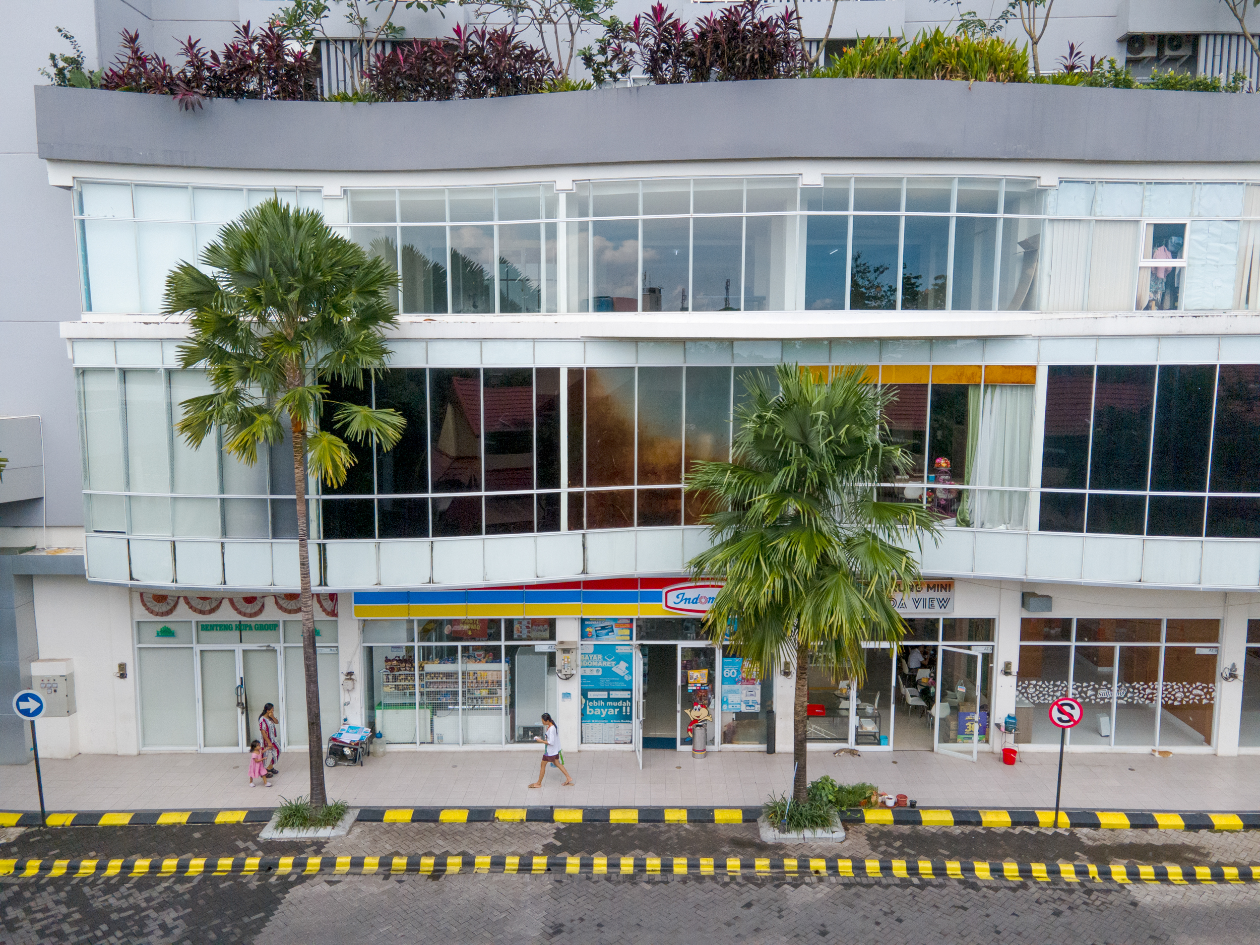 Deretan Shop Houses di Bawah VidaView Apartemen Makassar