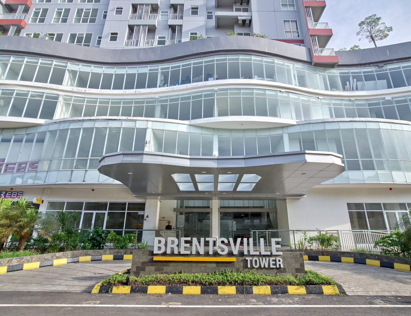 Pintu Masuk dan Lobi Tower Brentsville, VidaView Apartemen Makassar