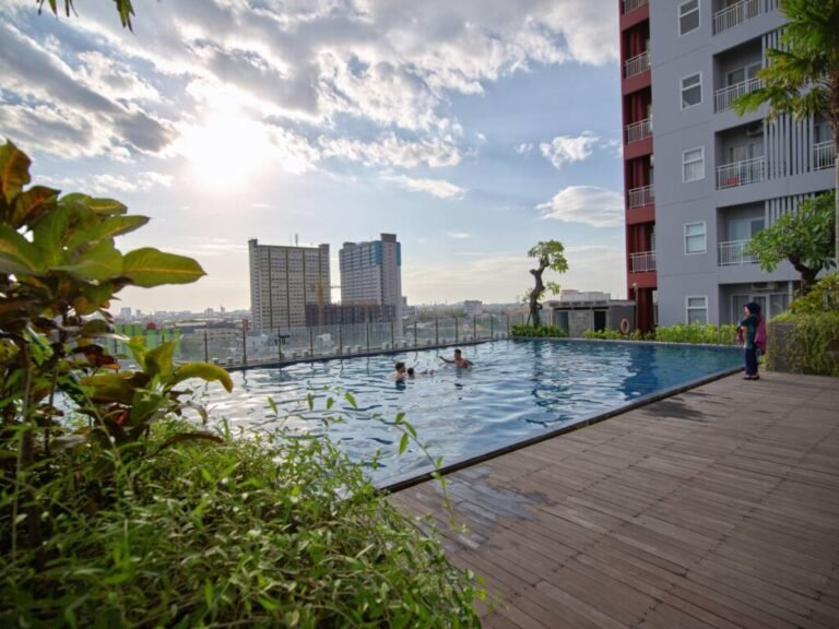 Vidaview-Apartment_Floor-7_Outdoor-Park-and-Pool_16-1024x768