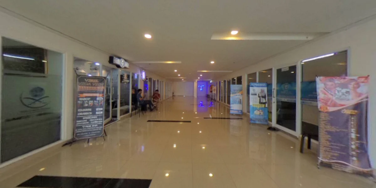 Deretan Kiosk Komersial di Dalam VidaView Apartemen Makassar